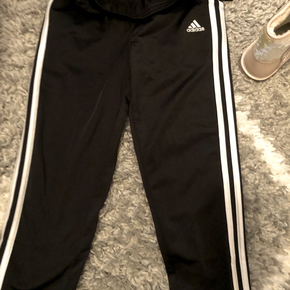 Adidas sweatpants size 7/8 no rips or stains good condition